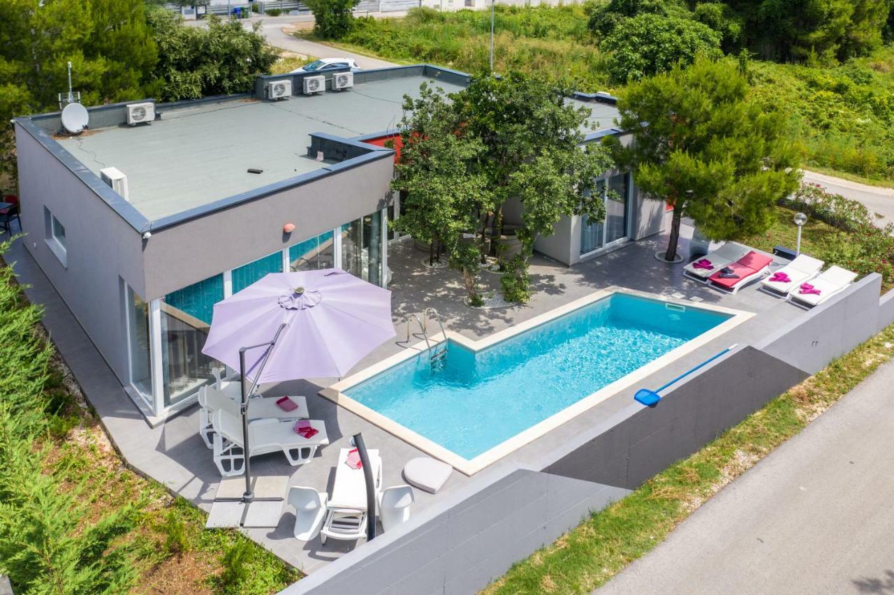 Modern Villa Jura With Pool Near The Beach, Extra Pool Heating Available Medulin Exterior foto