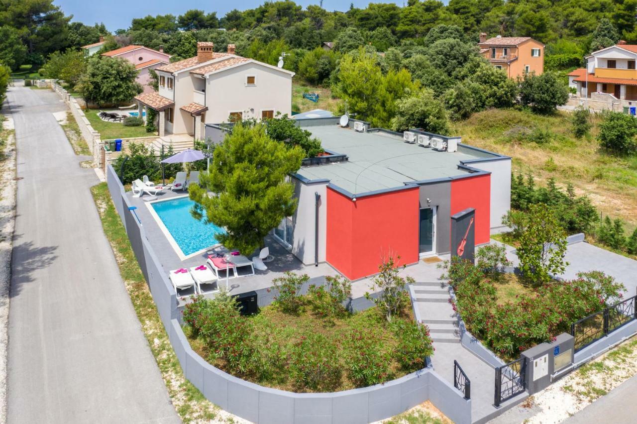 Modern Villa Jura With Pool Near The Beach, Extra Pool Heating Available Medulin Exterior foto